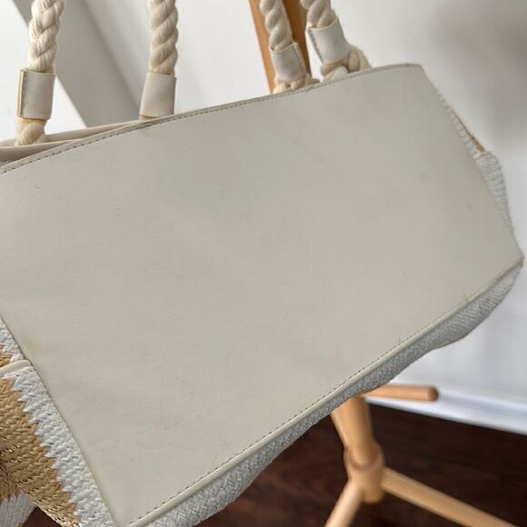 Vera Bradley Beach Tote - Picture 9 of 10